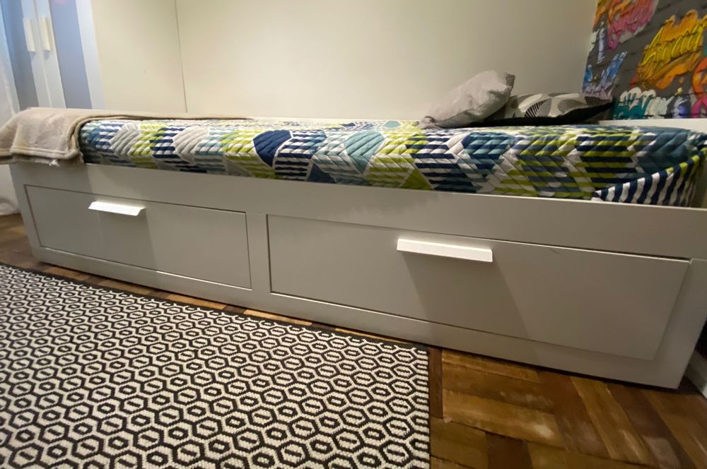 Conj. Cama extensível e armário do ikea