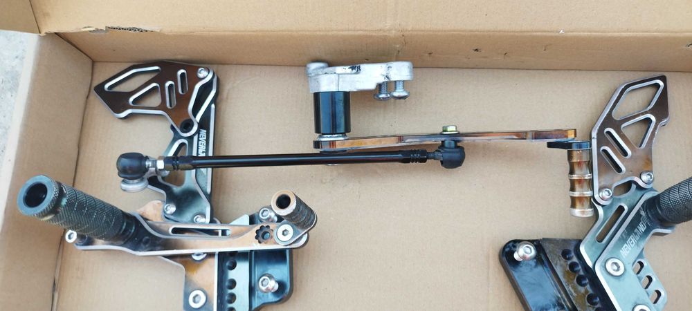 Комплект регулируемых подножек Suzuki GSX-R 600/750 K6K7K8K9 Neverland