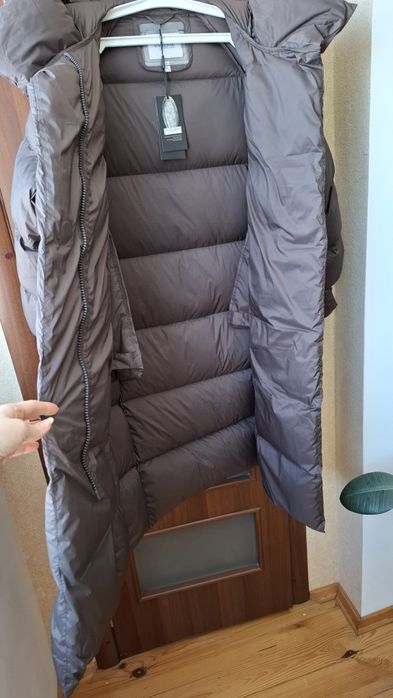 Теплий пуховик , водовідштовхувальна ,м'яка, непродувна плащівка