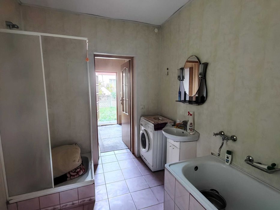 Будинок на просторій земельній ділянці між Базарчиком та Сушильним