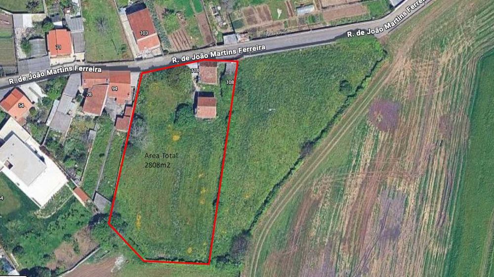 Terreno 2.808 m² com 2 construções – Beiriz