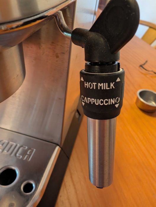 Máquina de Café Delonghi Dedica