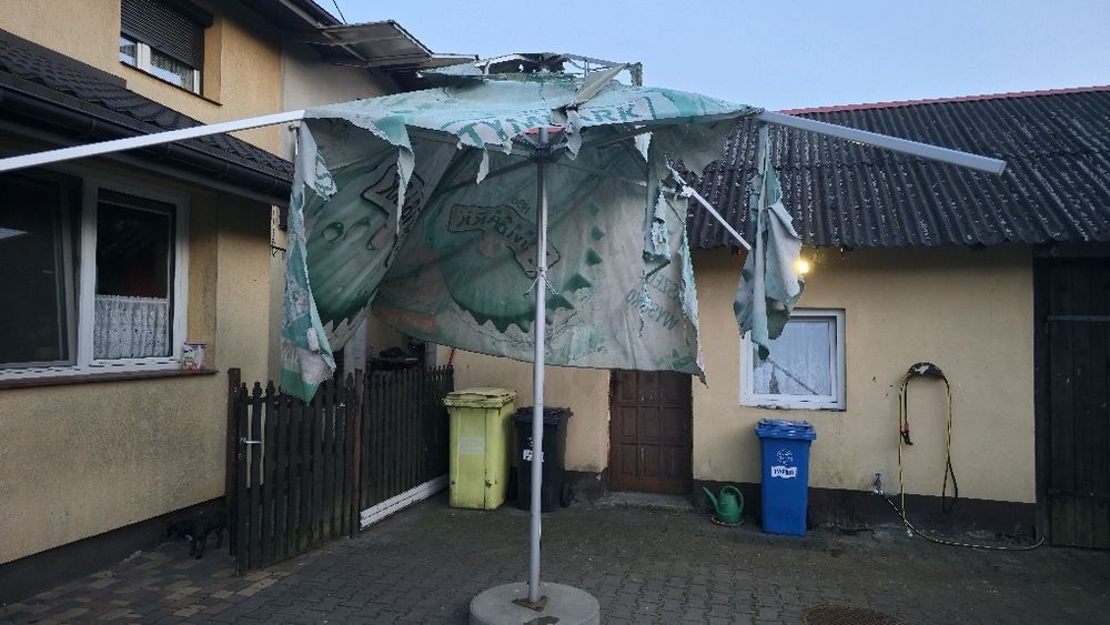 Sprzedam stelaż do parasola duży plus podstawa betonowa