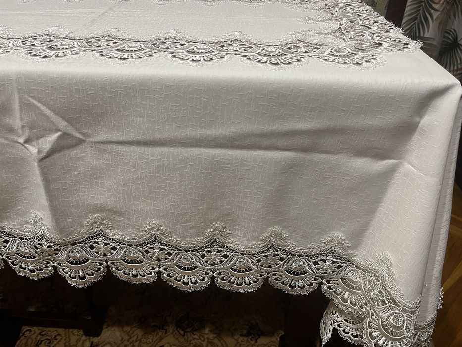 Obrus z gipiury biały