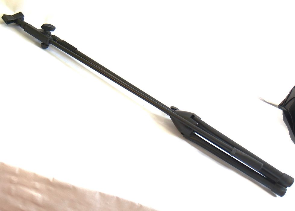 Tripé de microfone com pinça em bom estado