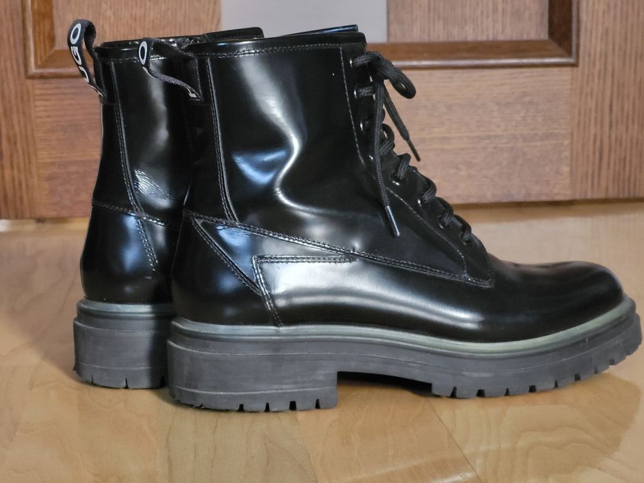 Продам чоботи  Hugo,  оригінал. 38 розмір.