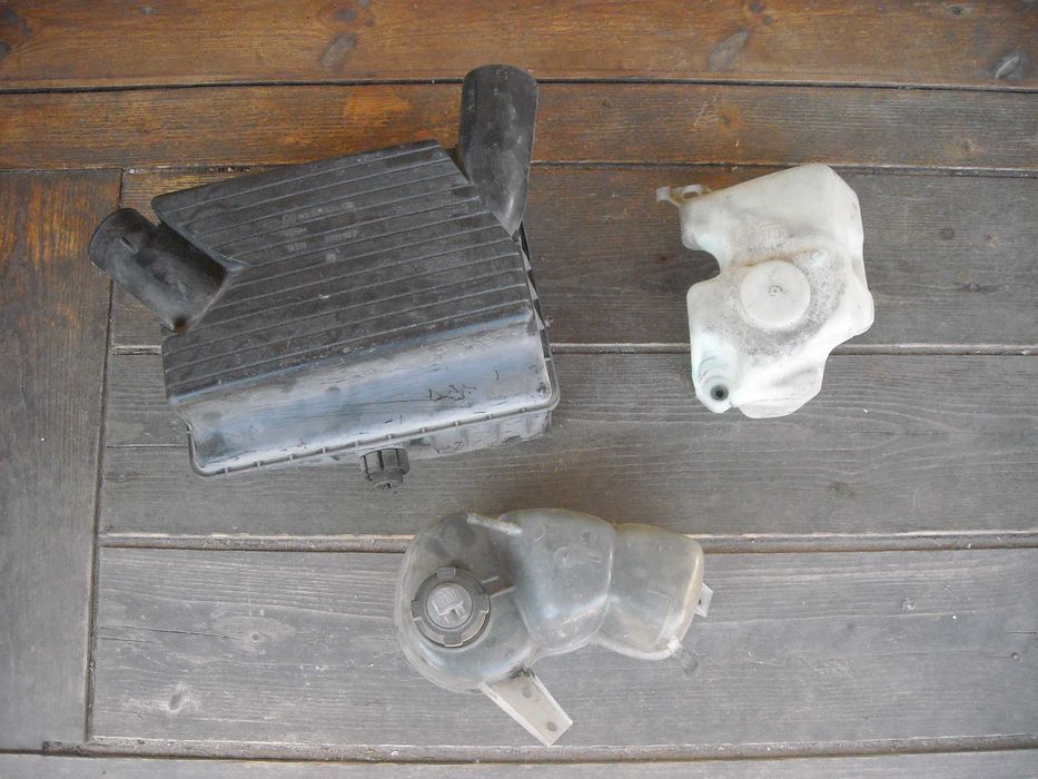 Deposito limpa vidros, vaso radiador, caixa ressonador Astra F 1.7D