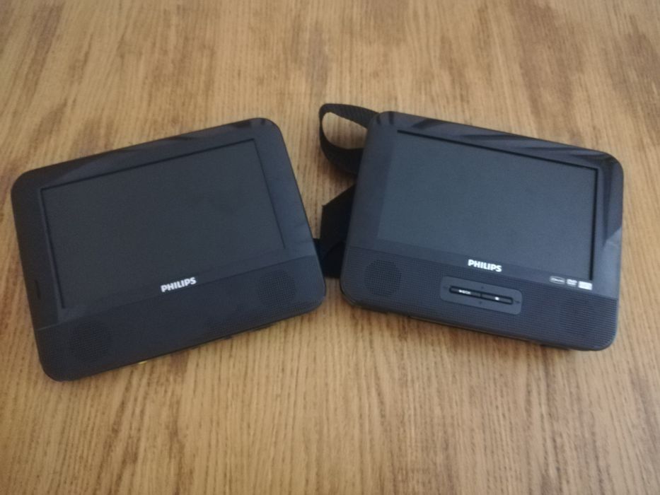 Philips PET7402 - DVD player / 2 LCD monitors - display 7