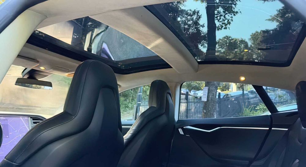 Tesla Model S P85D      2016