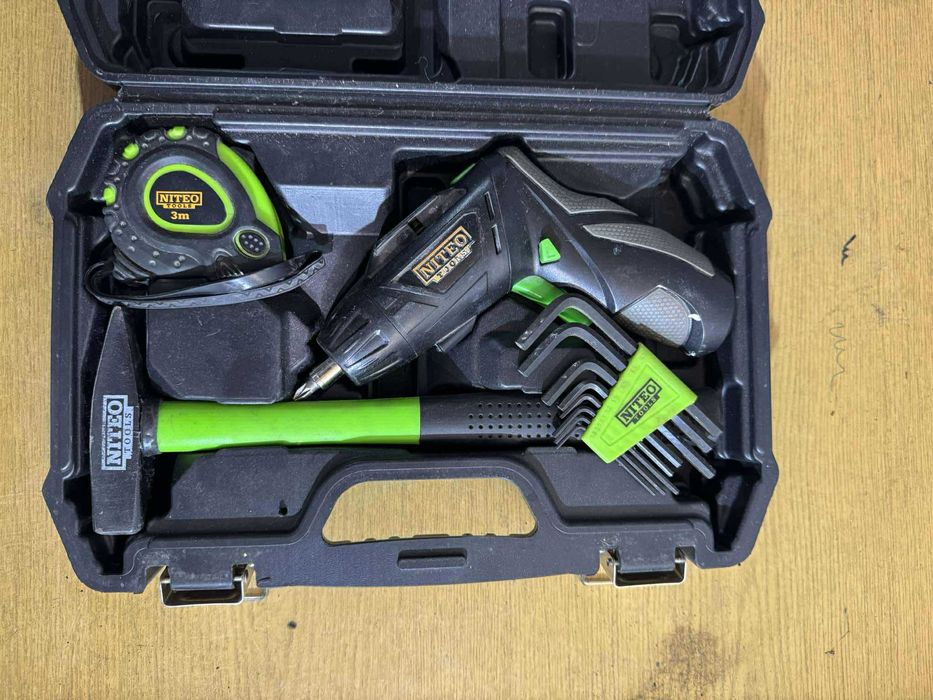 Niteo Tools wkrętak 3.6V + młotek, imbusy, miarka i walizka