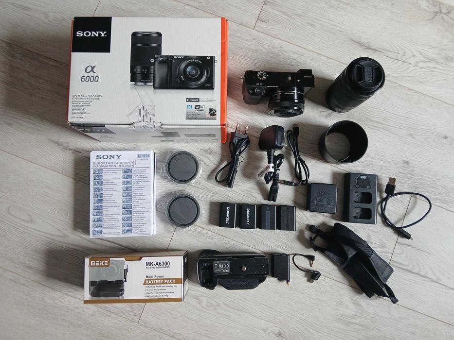 Zestaw Sony A6000, obiektywy, akcesoria, torba, mały przebieg