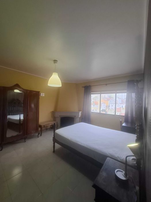 Quarto Casal Metro Intendente