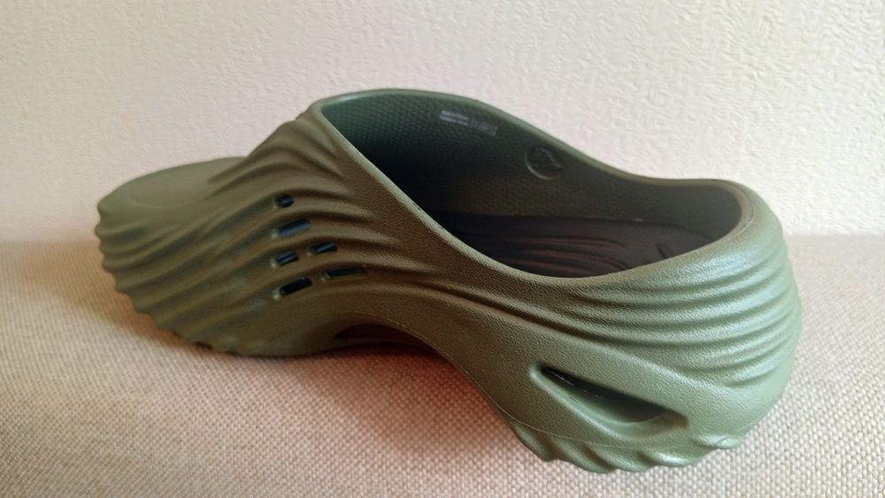 Продам Crocs Echo Wave  оригинал