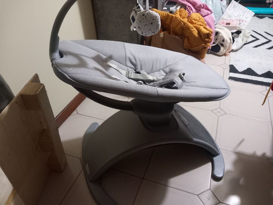 Cadeira chicco..com movimento e som ..completamente nova..