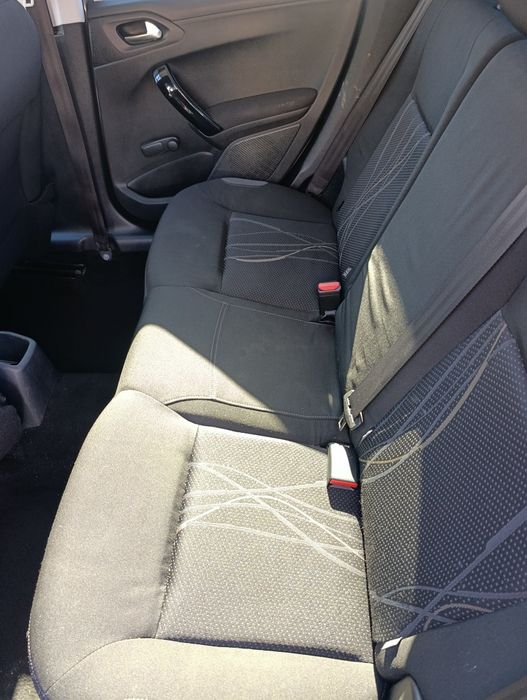 Peugeot 208 1.2 Gasolina 2013 – 123 mil km – Muito estimado