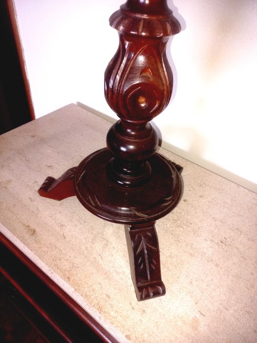 Mesinha em Madeira para apoio de Vasos, etc