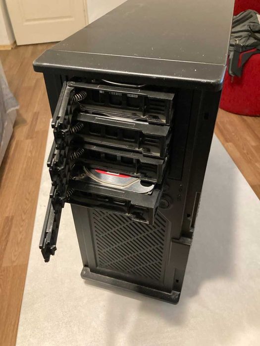 NAS сервер на 10 дисків