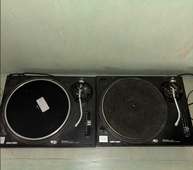 Pair of Technics SL-1210 MK2