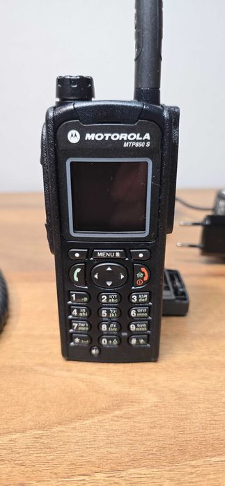 Motorola MTP850s Tetra 380-440 Mhz Komplet z ładowarką i mikrofonem