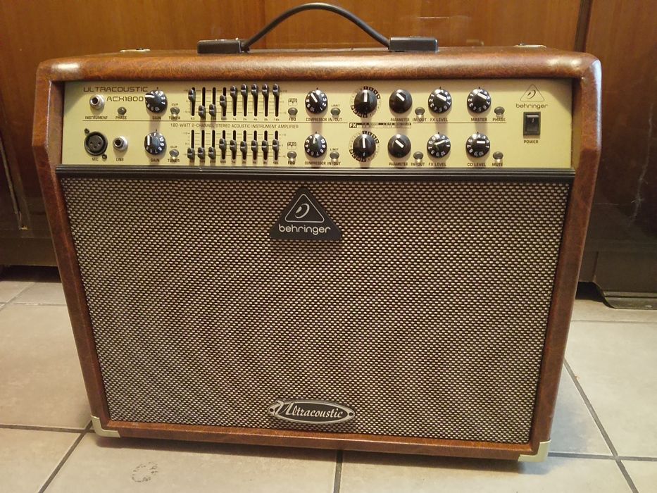 Wzmacniacz gitarowy  Behringer Ultracoustic ACX1800