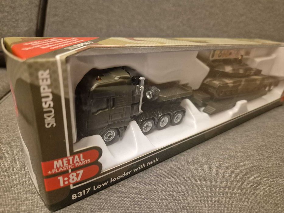 Siku Super S8317 Ciężarówka z czołgiem 1:87.