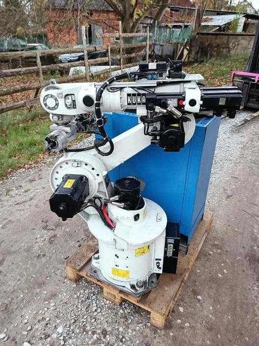 Robot przemysłowy KUKA KR 15/2 KR15-2 01r sterownik szafa sterownicza