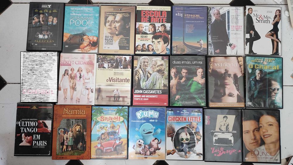Lote 74 DVDs Filmes e Séries