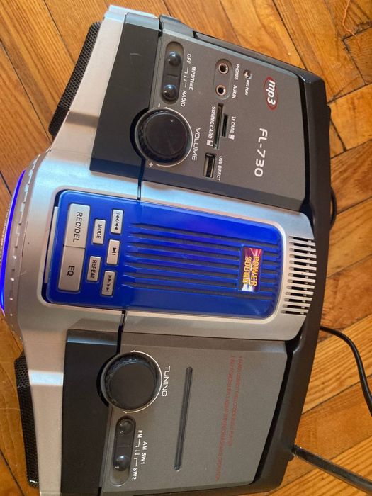 Бумбокс для бумбокс Fullsheng FL-730 в робочому стані без нюансів