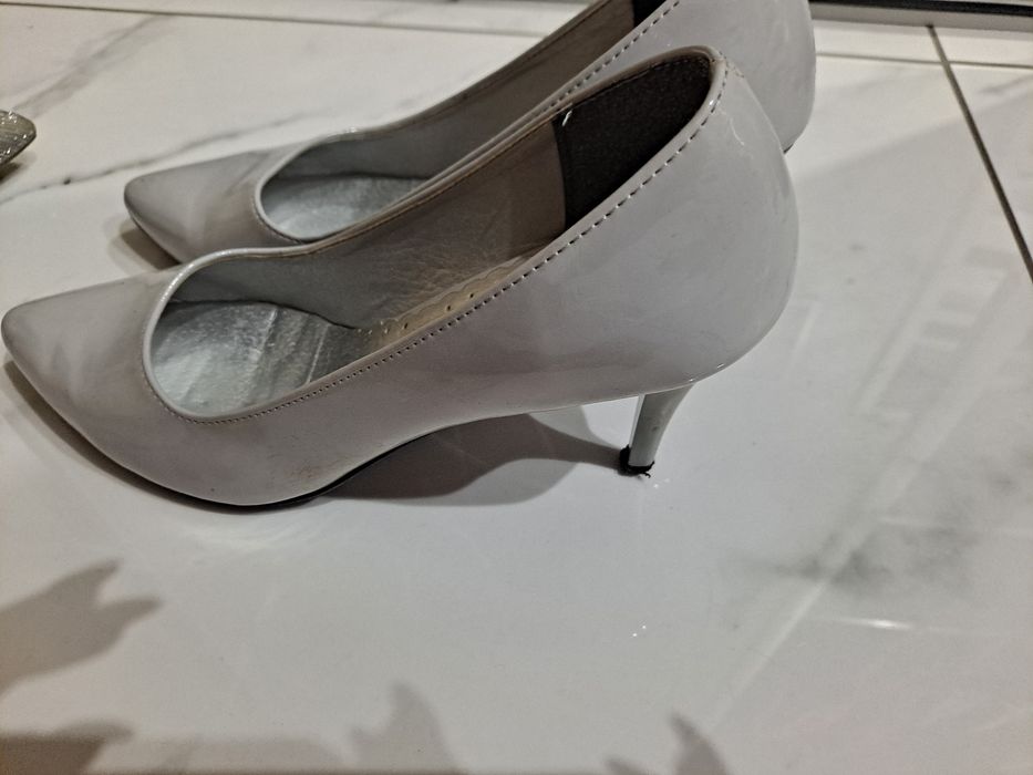 Szare buty rozmiar 38