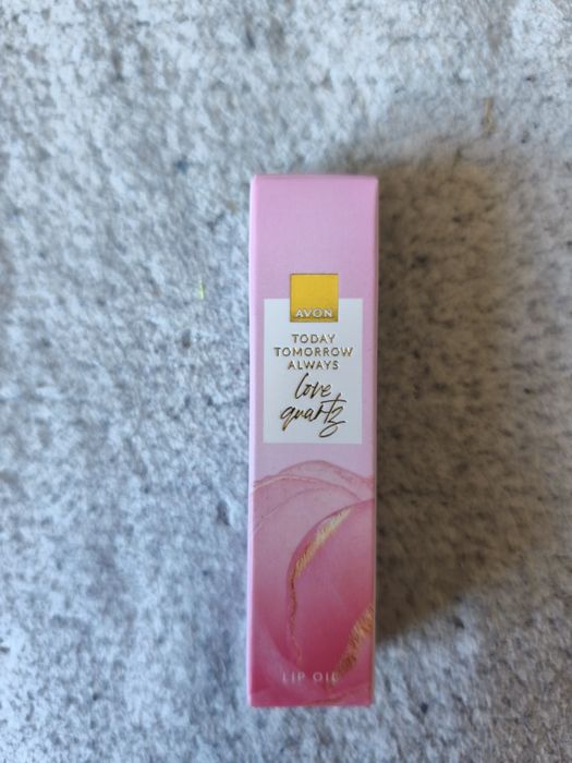 AVON - Olejek do ust TTA Love Quartz 3,8 ml
