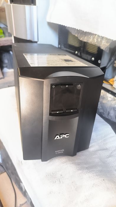 Безперебійник APC 2000 SMC2000i ДБЖ