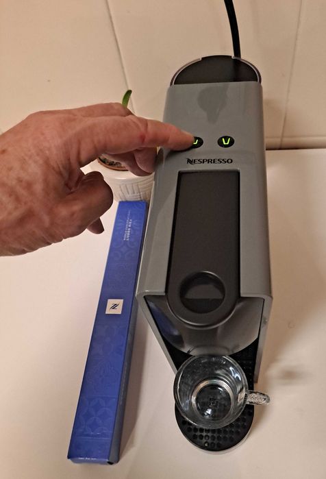 Máquina café Nespresso KRUPS Essenza Mini