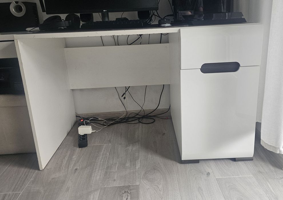 Biurko  120 x 65 cm