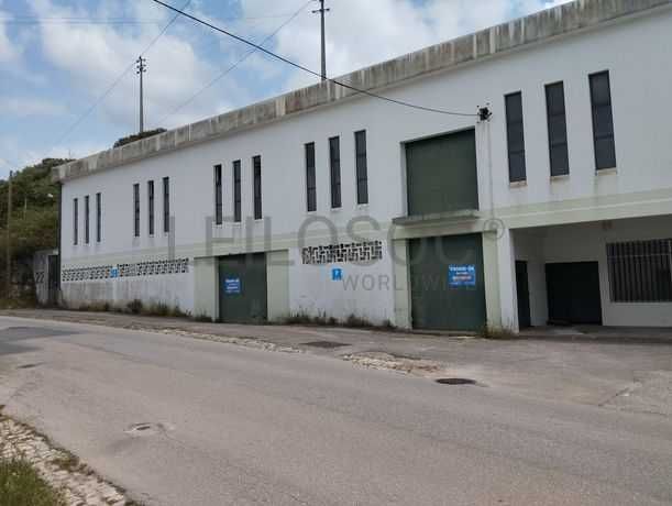 Armazem para Alugar//   Arrendar  em Alcanena  junto à A1