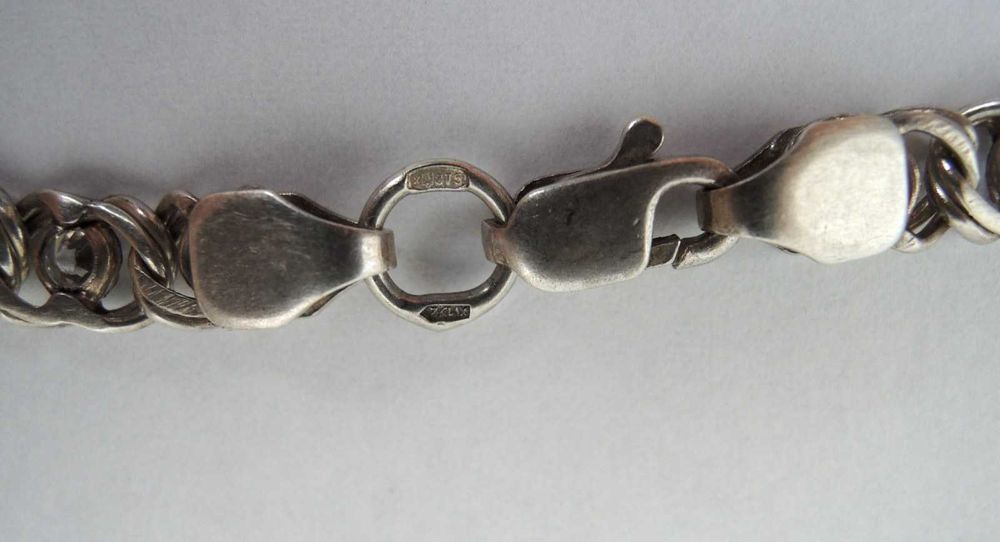 Срібний жіночий ланцюжок, кольє з фіанітами.