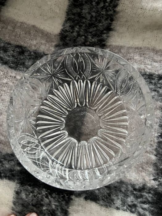 Продам вазу хрустальную