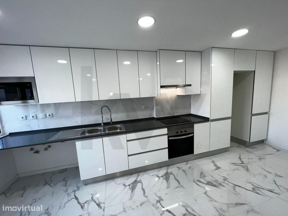 Nova Oportunidade Na Torre Da Marinha- Seixal  T2 Totalmente Remodela