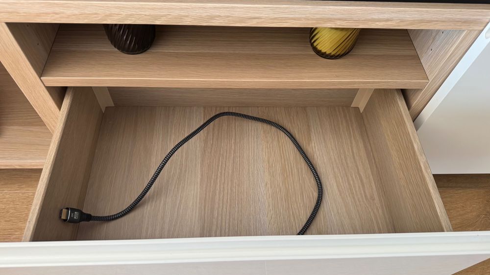 Móvel TV IKEA BESTÅ – Carvalho Claro e Branco – 180 cm