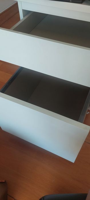 Móvel de arquivo branco