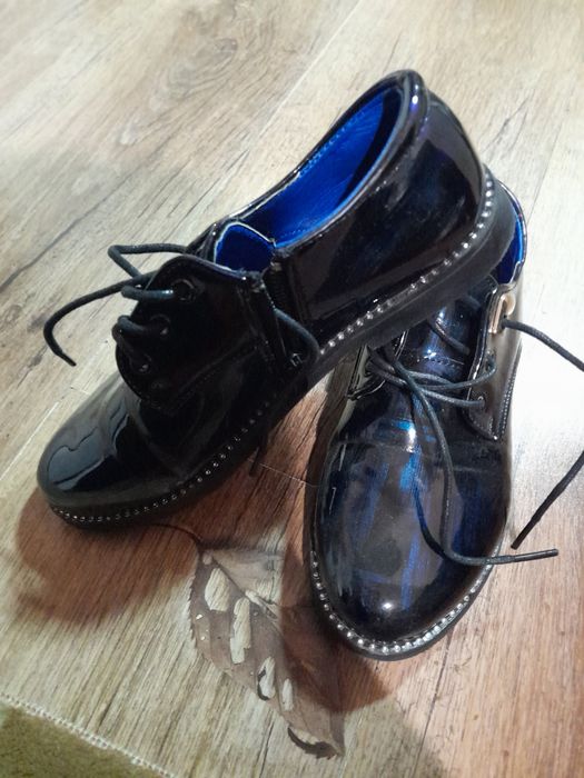 Туфельки закриті.