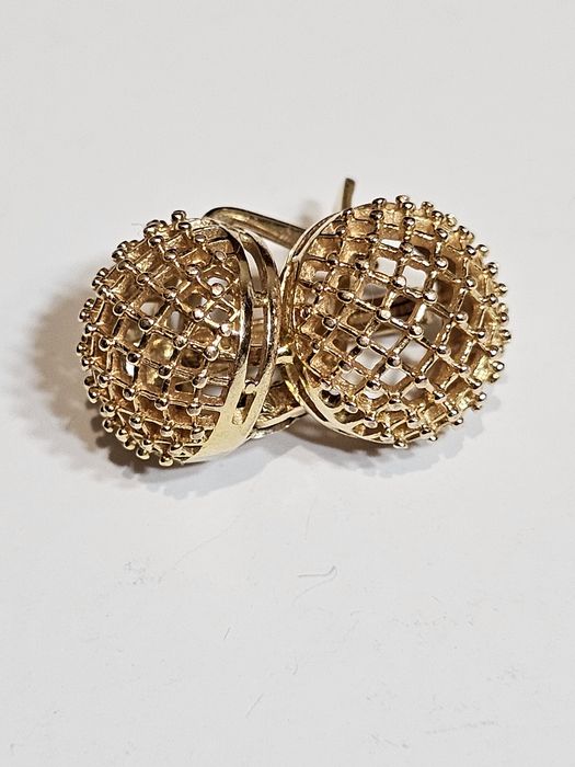 Произведение искусства в золоте.