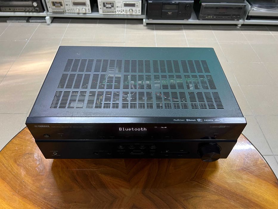 Amplituner Yamaha RX-V581 (Dolby Atmos, Wi-Fi, Bluetooth) Audio Room