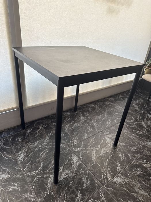 Mesa IKEA SANDSBERG preta 67x67 cm