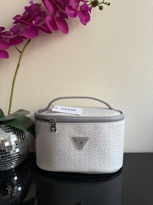 Nowa kosmetyczka kuferek Guess