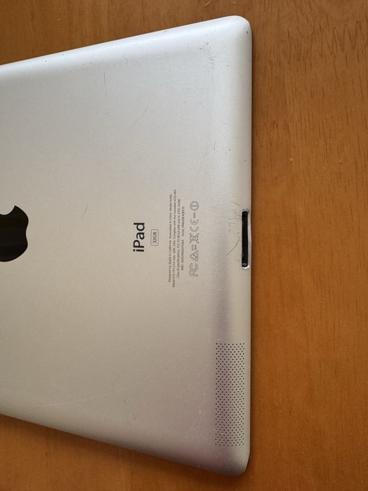 iPad 2. 32gb. З сім картою, на запчастини.