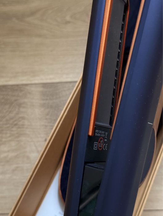 Dyson ayrstrait HT01