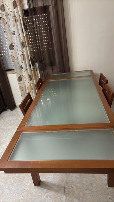 Mesa com 4 cadeiras extensivel