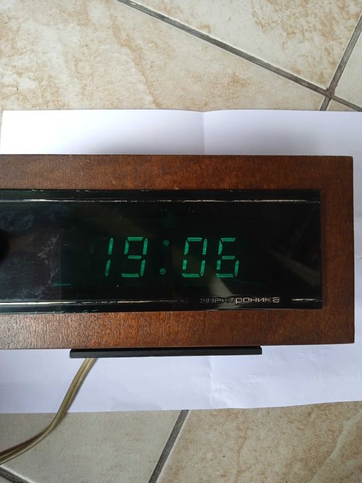 Zegar budzik ZSRR PRL cyfrowy elektronika