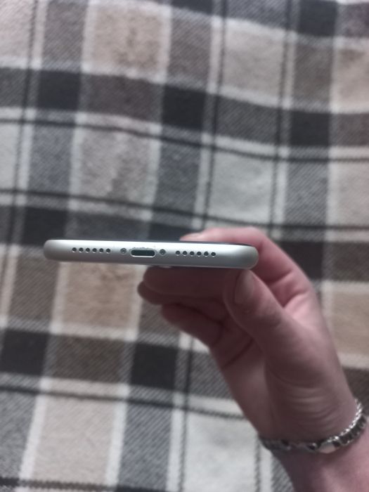 продам айфон 11 на 64 Гб,НЕВЕРЛОК