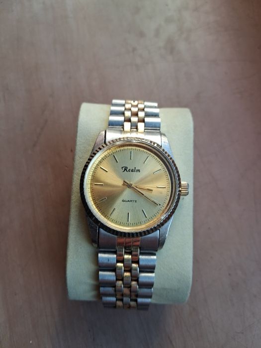 zegarek kwarcowy marki Realm,